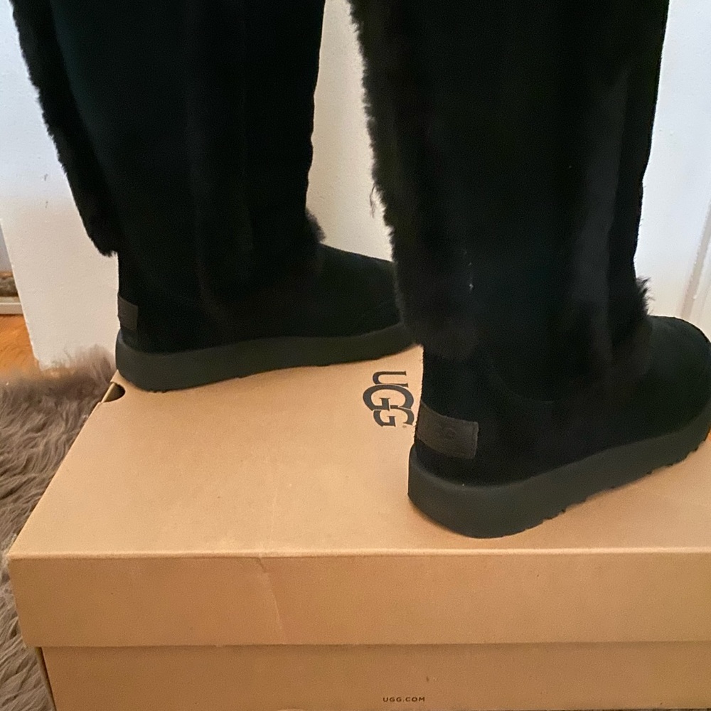 Black uggs - Picture 4 of 5